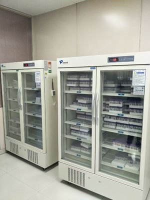 良質の二重ガラス ドアのLEDの内部ライトが付いているワクチン接種の貯蔵の薬学冷却装置