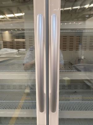 ガラス ドアおよびLEDの内部ライトが付いている656L両開きドアの薬学そして実験室冷却装置